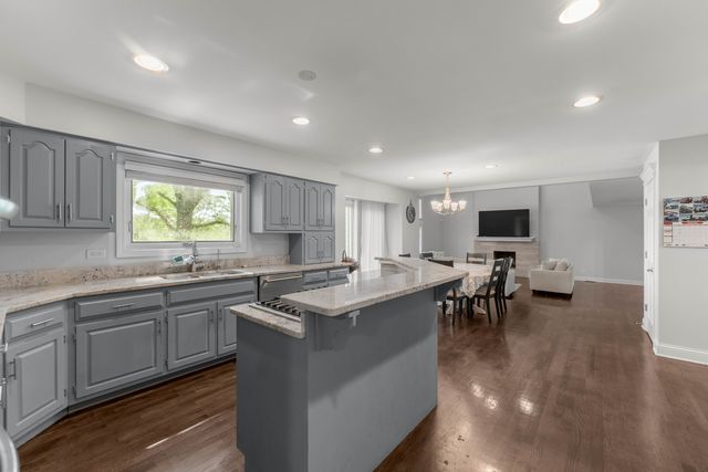 24161 Brancaster Drive, Naperville, IL 60564