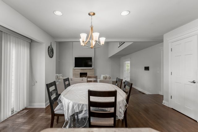 24161 Brancaster Drive, Naperville, IL 60564