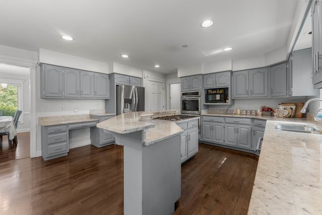 24161 Brancaster Drive, Naperville, IL 60564