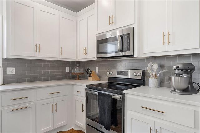 19602 W 198th Street, Spring Hill, KS 66083