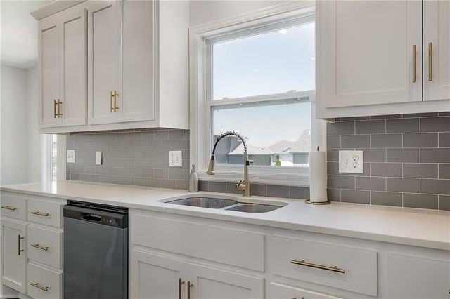 19602 W 198th Street, Spring Hill, KS 66083