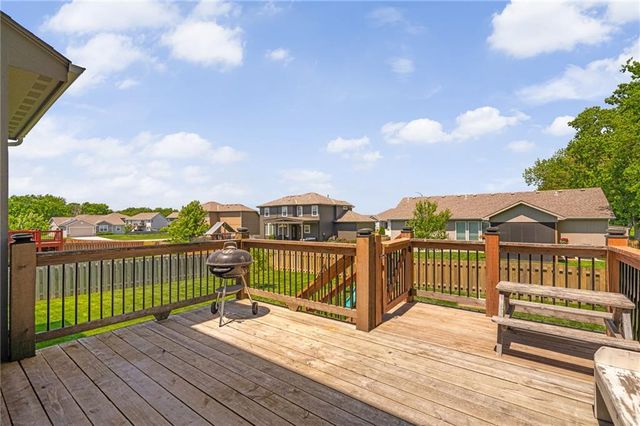 19602 W 198th Street, Spring Hill, KS 66083