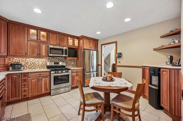 17 Stonewall Dr, Livingston Twp., NJ 07039