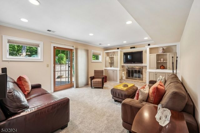 17 Stonewall Dr, Livingston Twp., NJ 07039
