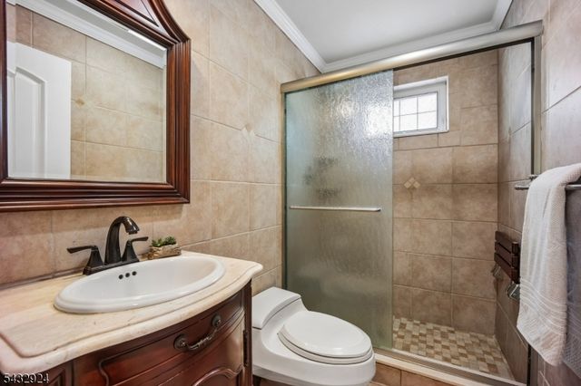 17 Stonewall Dr, Livingston Twp., NJ 07039