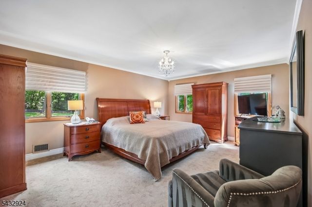 17 Stonewall Dr, Livingston Twp., NJ 07039