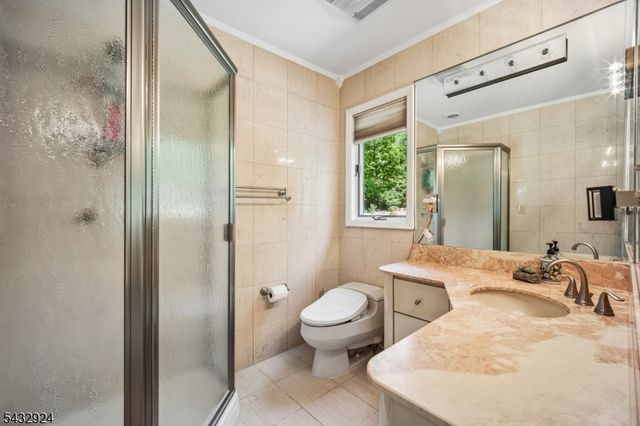 17 Stonewall Dr, Livingston Twp., NJ 07039