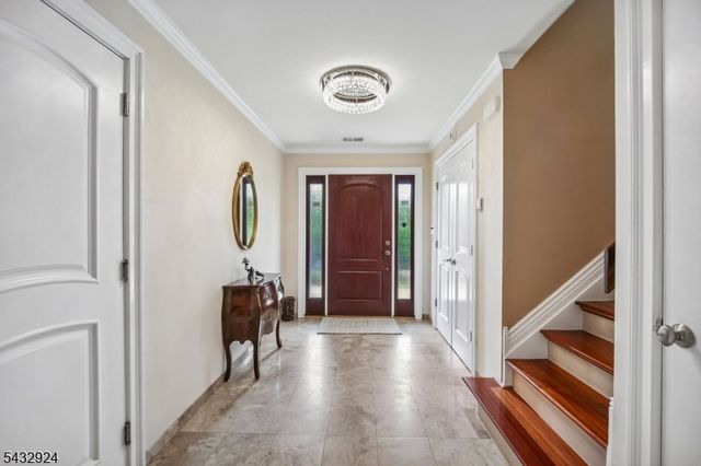 17 Stonewall Dr, Livingston Twp., NJ 07039