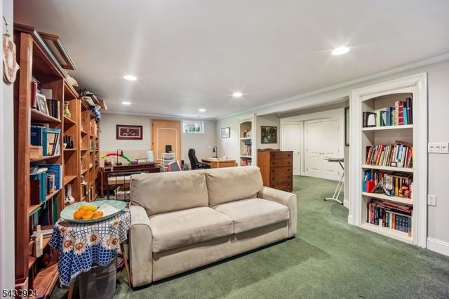 17 Stonewall Dr, Livingston Twp., NJ 07039
