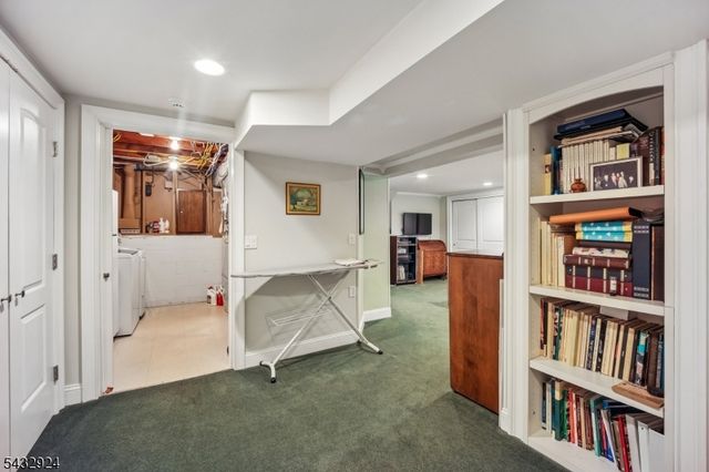 17 Stonewall Dr, Livingston Twp., NJ 07039