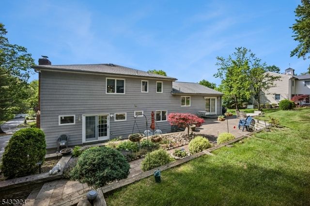 17 Stonewall Dr, Livingston Twp., NJ 07039