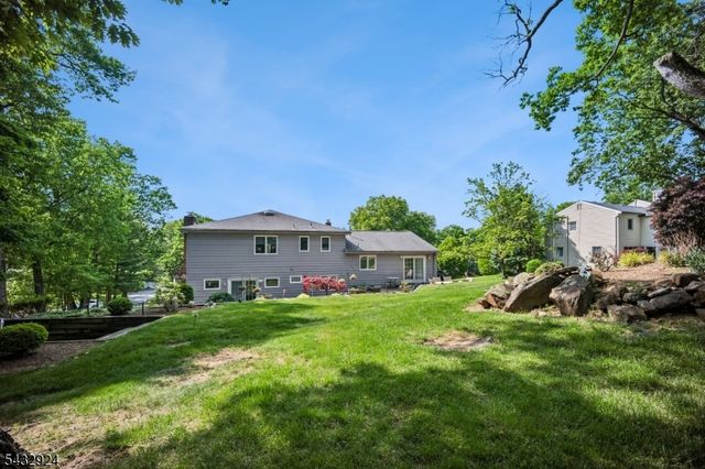 17 Stonewall Dr, Livingston Twp., NJ 07039