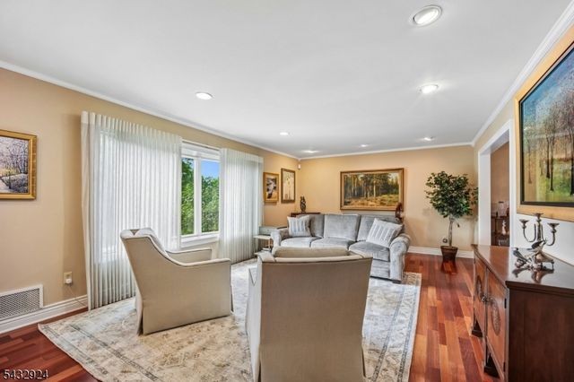 17 Stonewall Dr, Livingston Twp., NJ 07039
