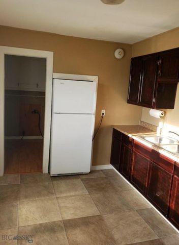 200 Cleveland, Chinook, MT 59523