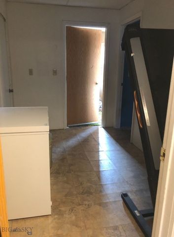 200 Cleveland, Chinook, MT 59523