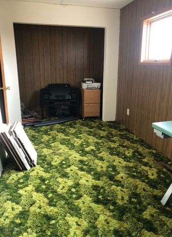 200 Cleveland, Chinook, MT 59523