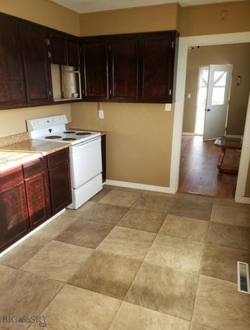 200 Cleveland, Chinook, MT 59523