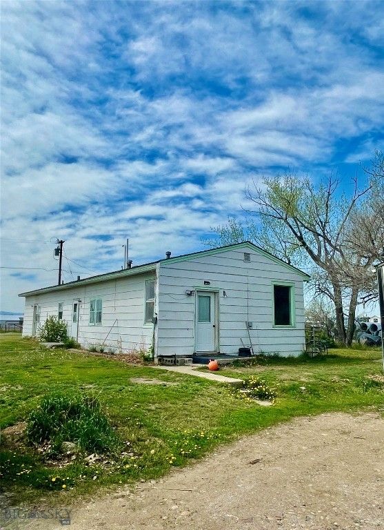 200 Cleveland, Chinook, MT 59523