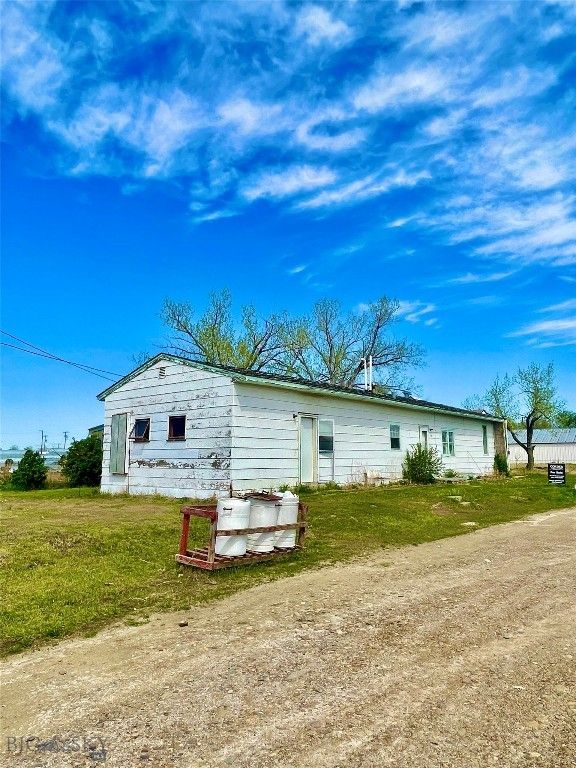 200 Cleveland, Chinook, MT 59523 photo 4