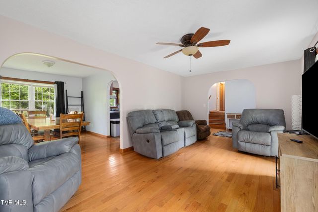 780 Dry Branch Road, Bluff City, TN 37618