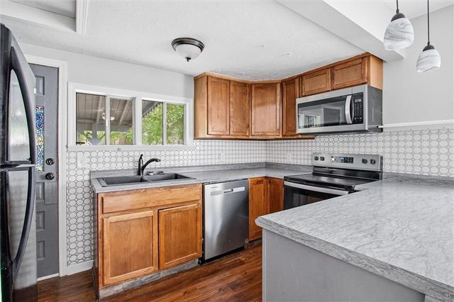 1125 S DODGION Avenue, Independence, MO 64050