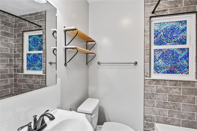 1125 S DODGION Avenue, Independence, MO 64050