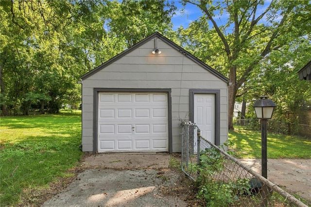 1125 S DODGION Avenue, Independence, MO 64050