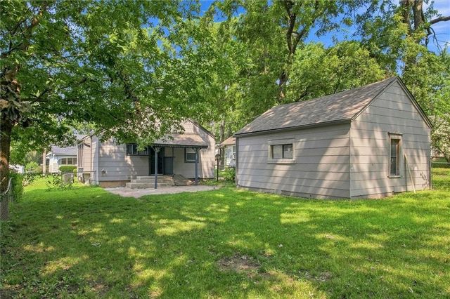 1125 S DODGION Avenue, Independence, MO 64050