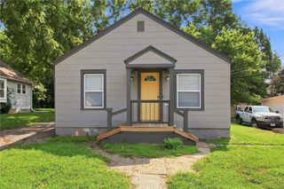 1125 S DODGION Avenue, Independence, MO 64050