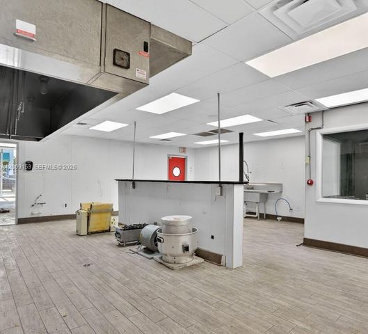 69 NW 27th Ave, Miami, FL 33125