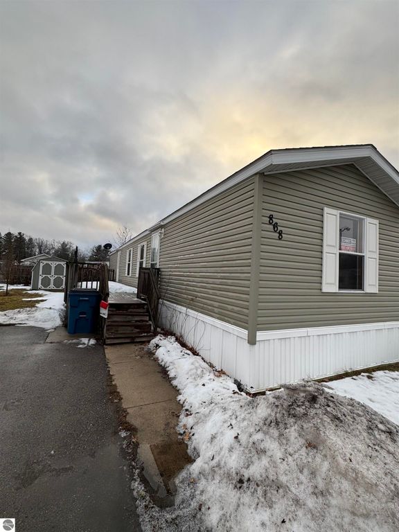 Image 1 of property listing at 868 Shady Lane, Traverse City, MI 49686