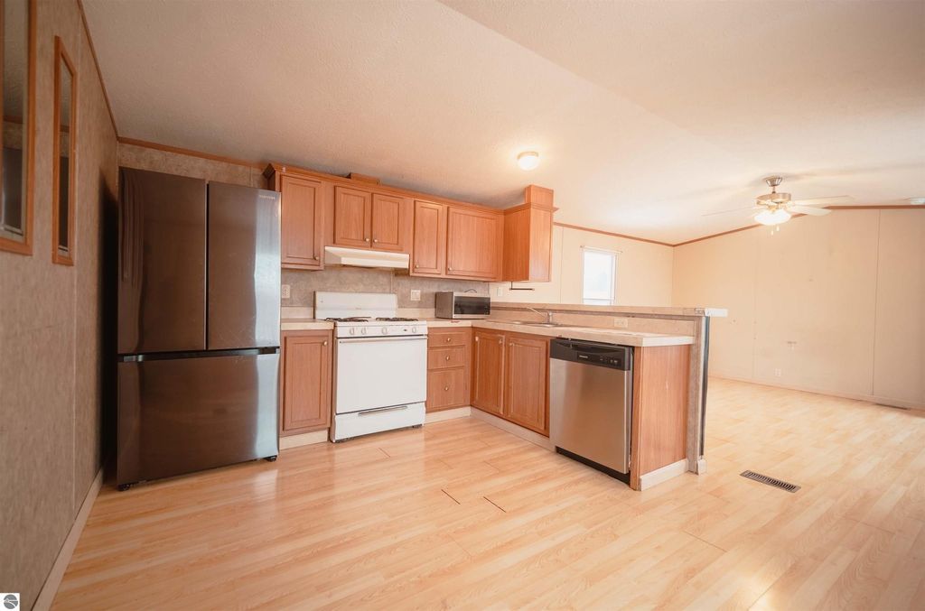 Image 15 of property listing at 868 Shady Lane, Traverse City, MI 49686