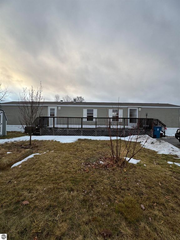 Image 17 of property listing at 868 Shady Lane, Traverse City, MI 49686