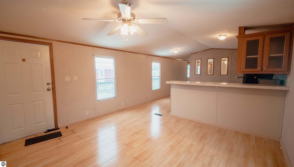 Image 5 of property listing at 868 Shady Lane, Traverse City, MI 49686