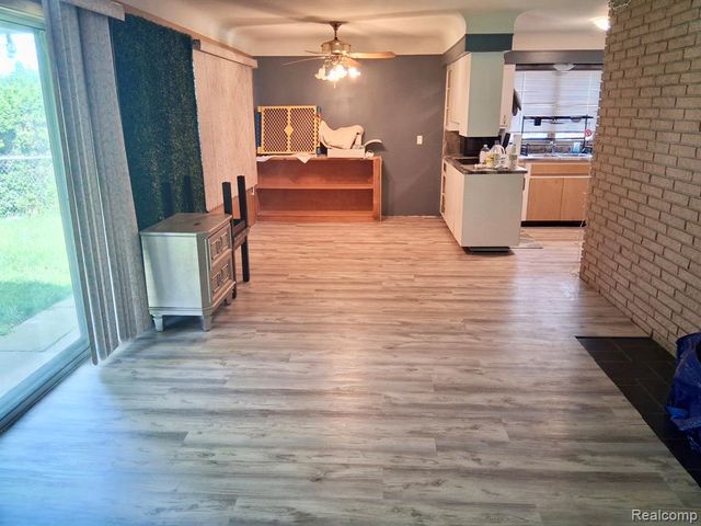 19385 Skyline Street, Roseville, MI 48066