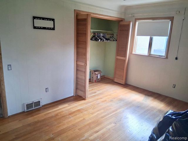 19385 Skyline Street, Roseville, MI 48066