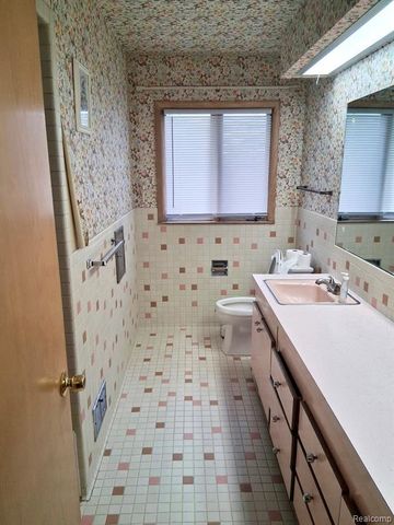 19385 Skyline Street, Roseville, MI 48066