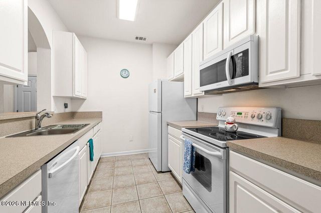 7801 POINT MEADOWS Drive 2302, Jacksonville, FL 32256