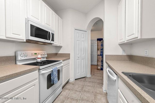 7801 POINT MEADOWS Drive 2302, Jacksonville, FL 32256