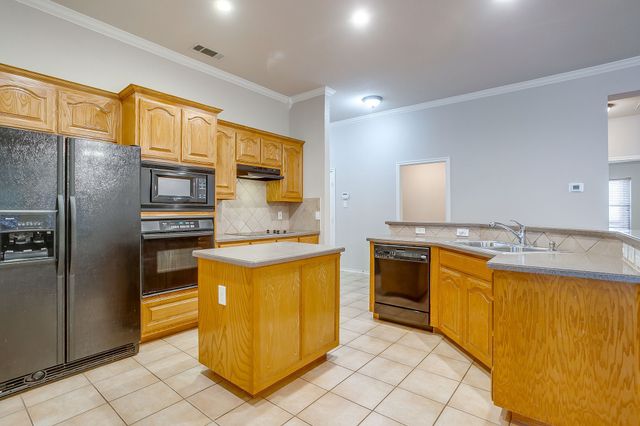 1030 Shortleaf Pine Drive, Arlington, TX 76012