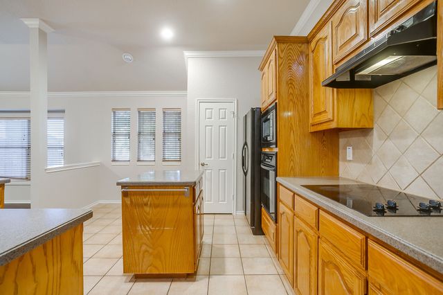 1030 Shortleaf Pine Drive, Arlington, TX 76012