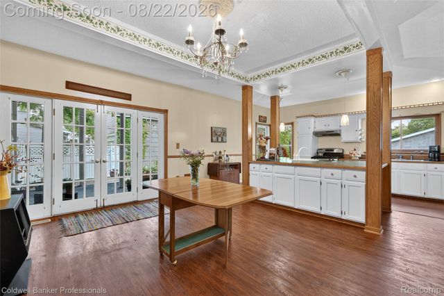 108 College Street, Holly Village, MI 48442