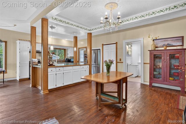 108 College Street, Holly Village, MI 48442