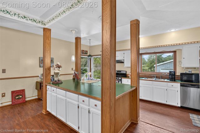 108 College Street, Holly Village, MI 48442