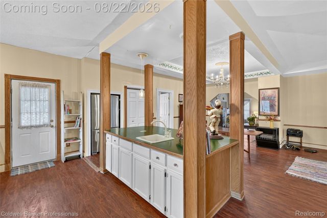 108 College Street, Holly Village, MI 48442