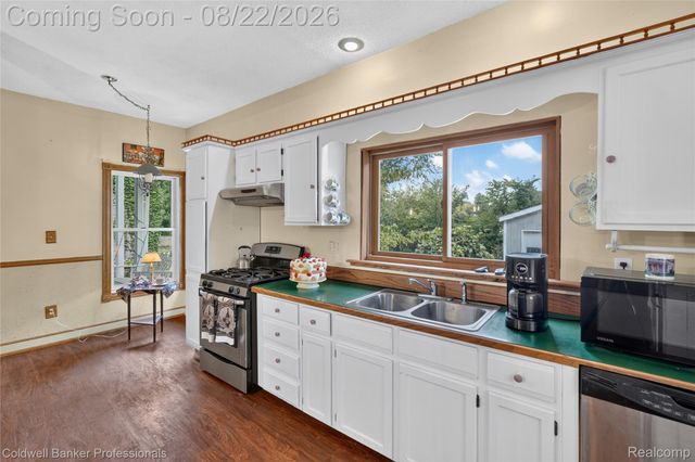 108 College Street, Holly Village, MI 48442