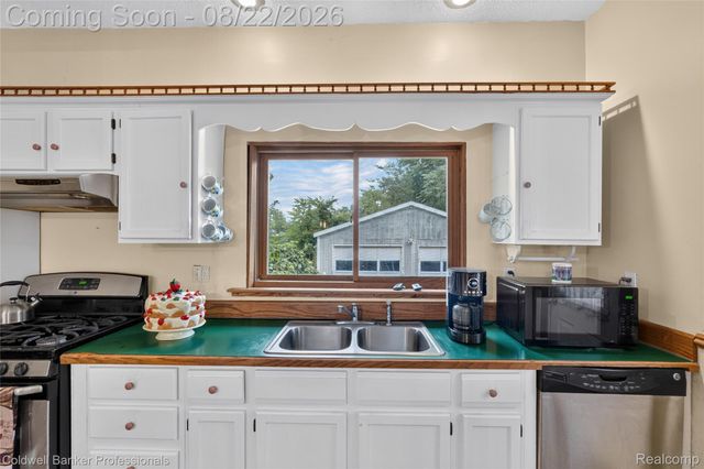 108 College Street, Holly Village, MI 48442