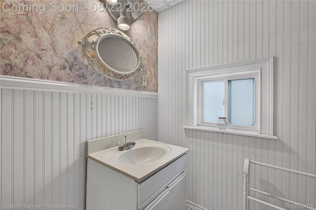 108 College Street, Holly Village, MI 48442