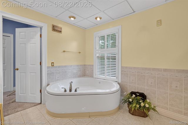 108 College Street, Holly Village, MI 48442