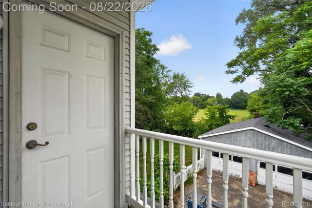 108 College Street, Holly Village, MI 48442